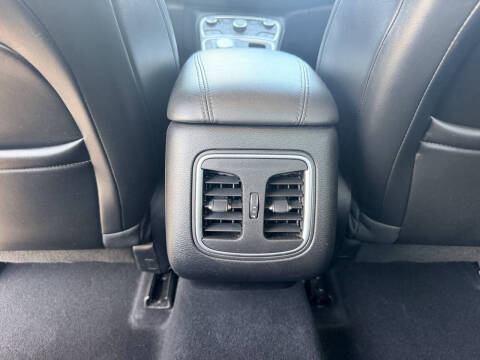 2017 Chrysler 200 Limited Platinum