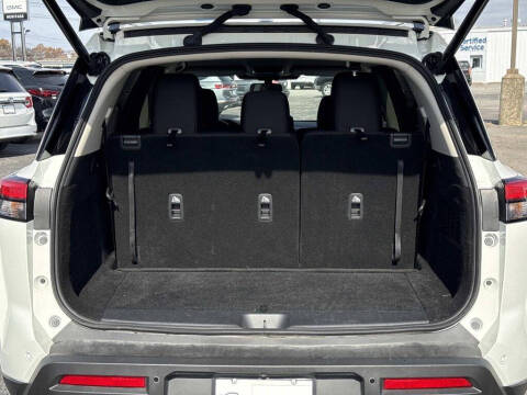 2025 Nissan Pathfinder SV