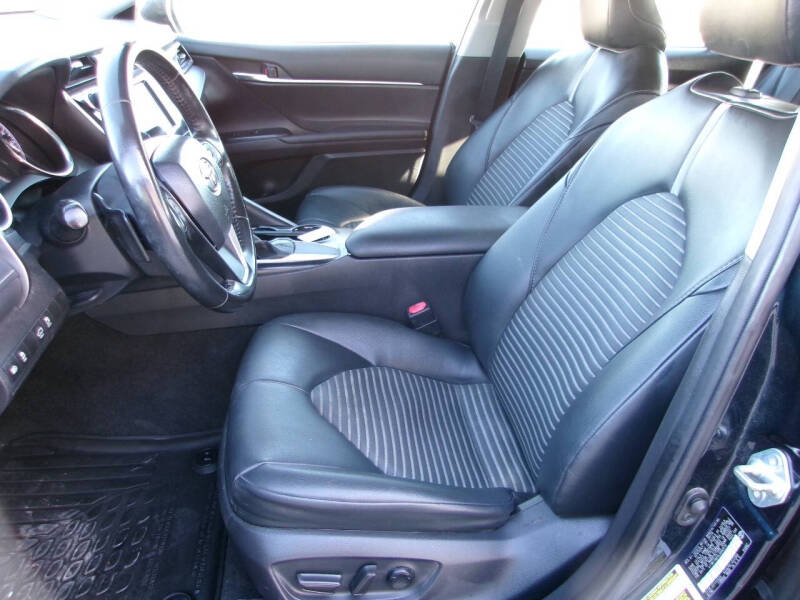 2020 Toyota Camry SE