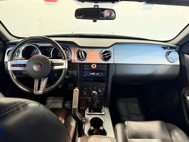 2005 Ford Mustang GT Deluxe