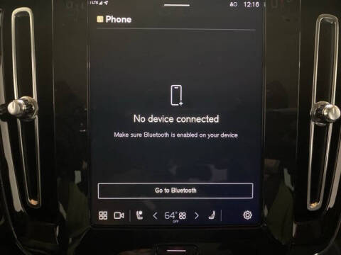 2025 Volvo XC40 B5 Plus Bright Theme