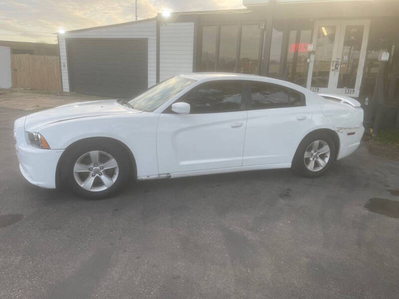 2013 Dodge Charger SXT photo 2