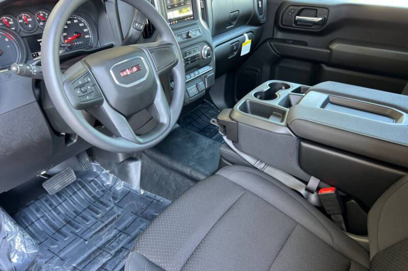 2025 GMC Sierra 2500HD Pro