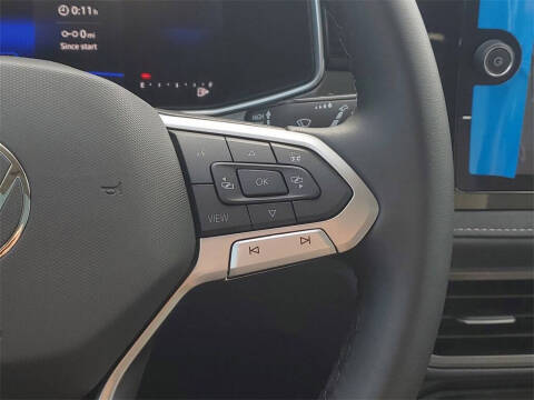 2025 Volkswagen Taos SE Black