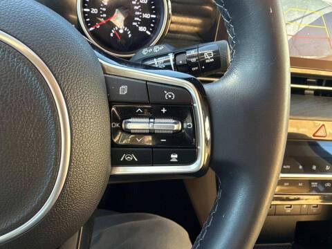 2023 Kia Carnival EX