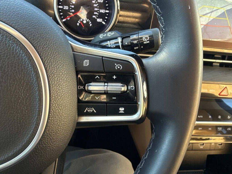 2023 Kia Carnival EX