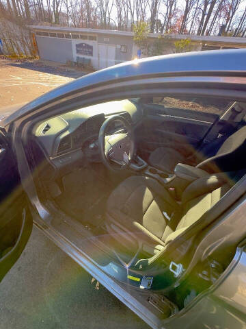 2019 Hyundai Elantra SE