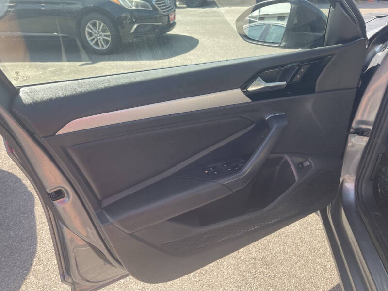 2019 Volkswagen Jetta R-Line