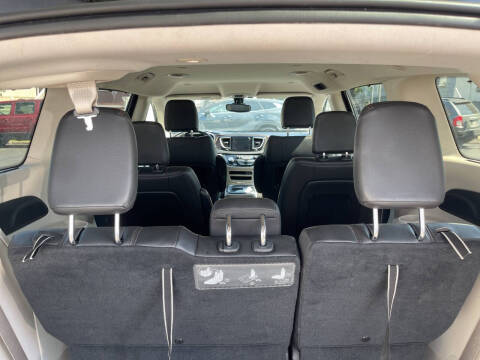 2017 Chrysler Pacifica Touring-L