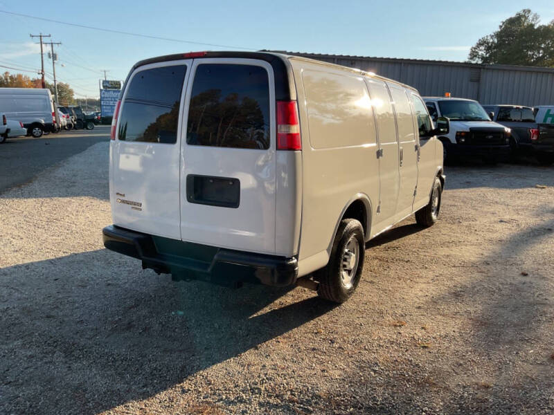 2011 Chevrolet Express Cargo null photo 9