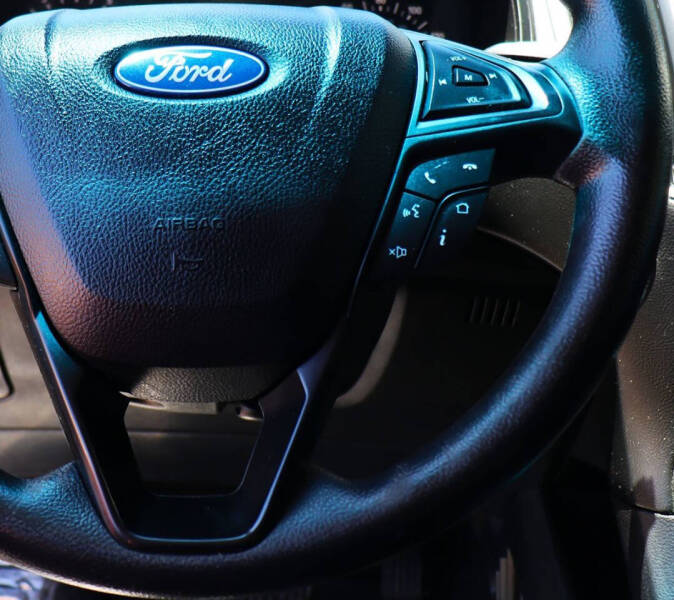 2020 Ford Edge SE