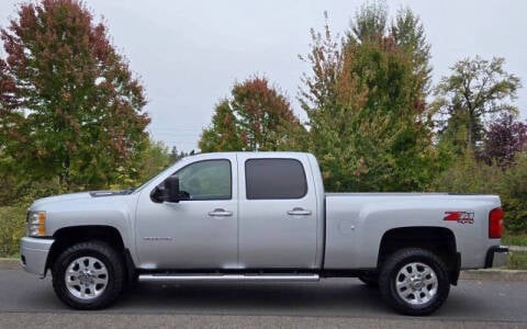 2013 Chevrolet Silverado 2500HD for sale at CLEAR CHOICE AUTOMOTIVE in Milwaukie OR