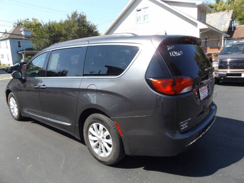 2017 Chrysler Pacifica Touring-L