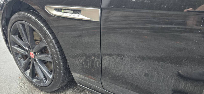 2017 Jaguar XE 35t R-Sport