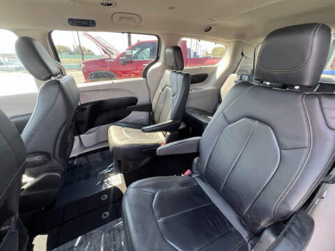 2017 Chrysler Pacifica Touring-L