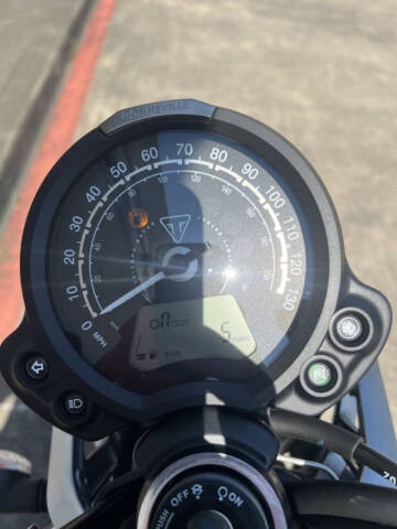 2024 Triumph Speed Twin 900 Stealth Edition