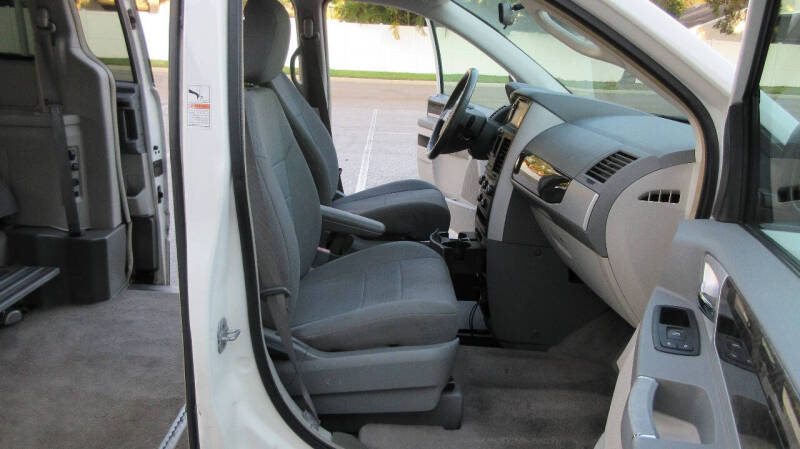 2010 Dodge Grand Caravan SXT photo 19