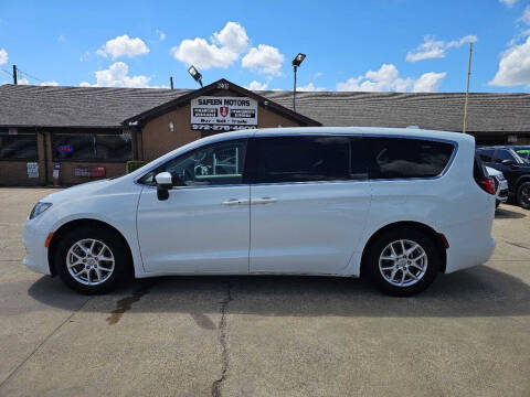 2020 Chrysler Voyager LX