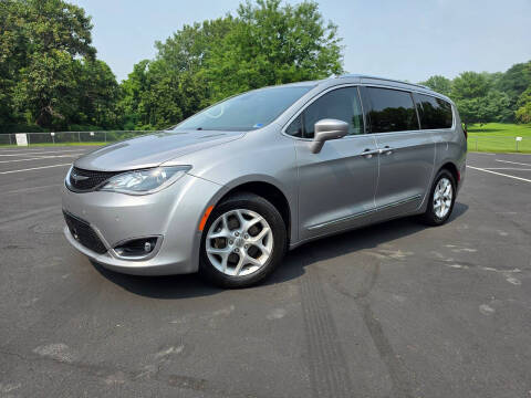 2017 Chrysler Pacifica Touring-L Plus