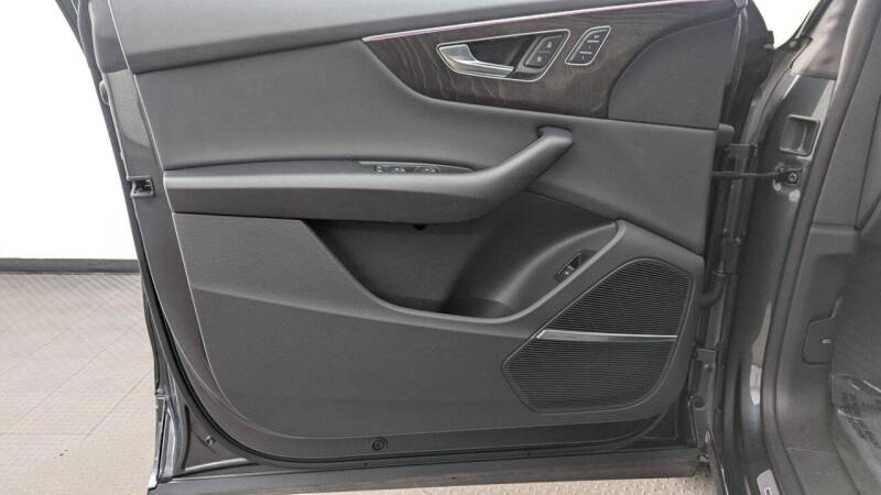 2022 Audi Q8 quattro Premium Plus 55 TFSI