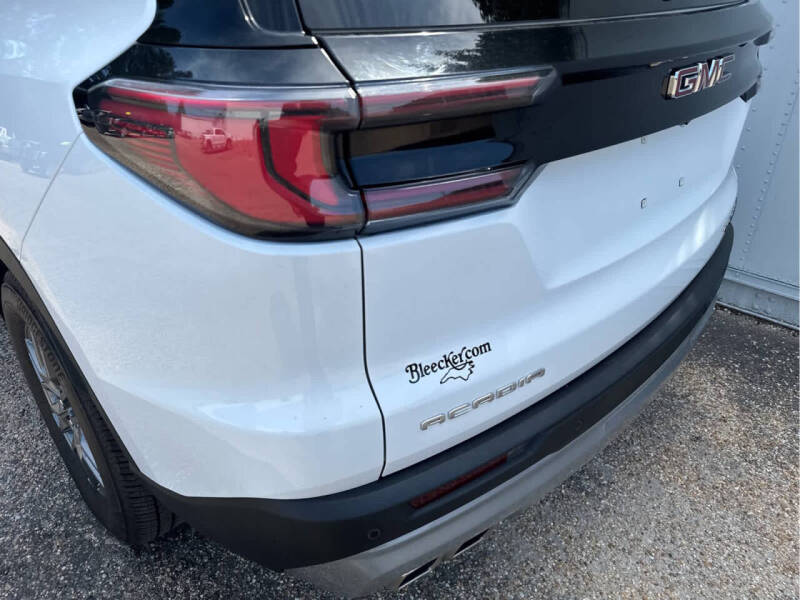 2025 GMC Acadia Elevation