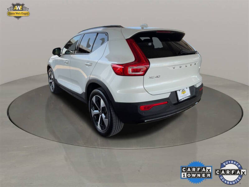 2024 Volvo XC40 B5 Plus Dark Theme
