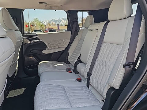 2025 Mitsubishi Outlander SEL Platinum Edition