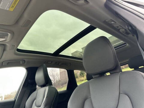 2025 Volvo XC60 B5 Plus Dark Theme