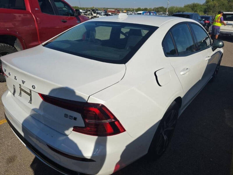 2024 Volvo S60 B5 Plus Dark Theme