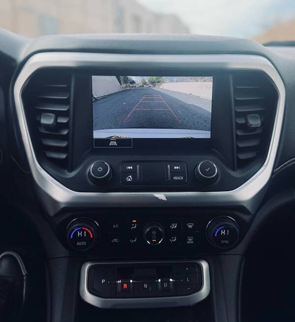2023 GMC Acadia SLT
