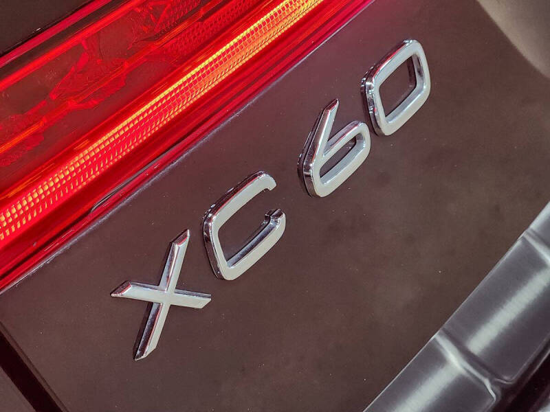 2023 Volvo XC60 Recharge T8 Plus Bright Theme