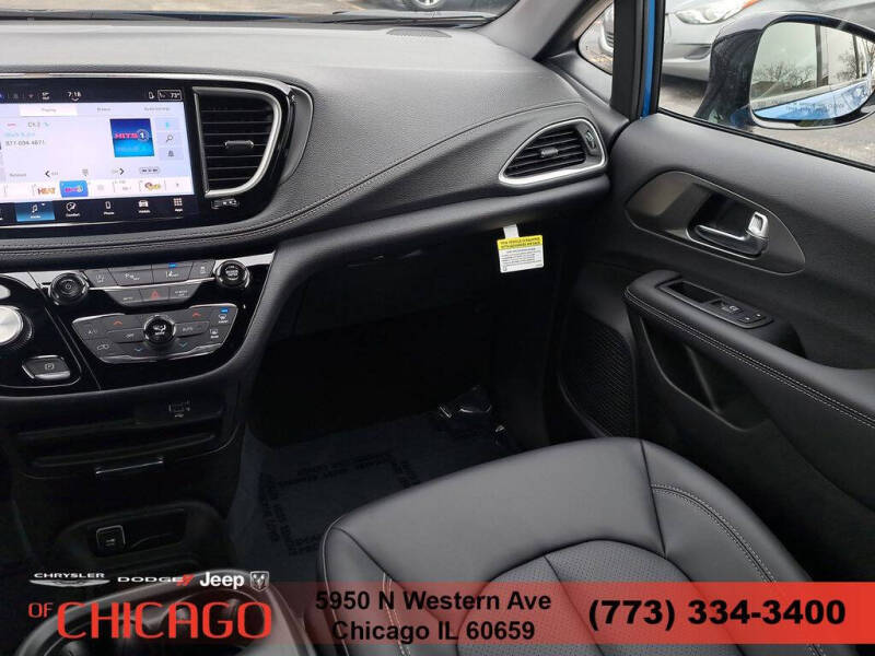 2026 Chrysler Pacifica Select