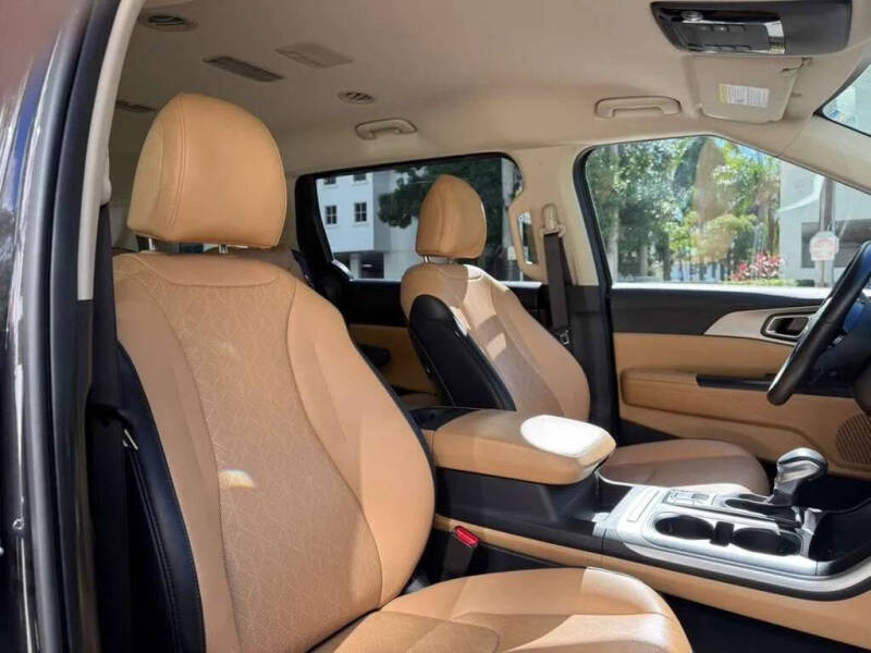 2024 Kia Carnival LX