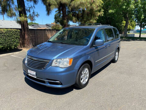 2012 Chrysler Town and Country for sale at PERRYDEAN AERO in Sanger CA