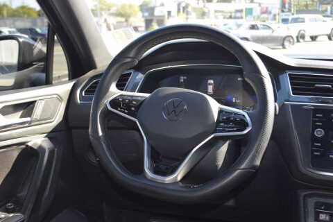 2023 Volkswagen Tiguan SE R-Line Black