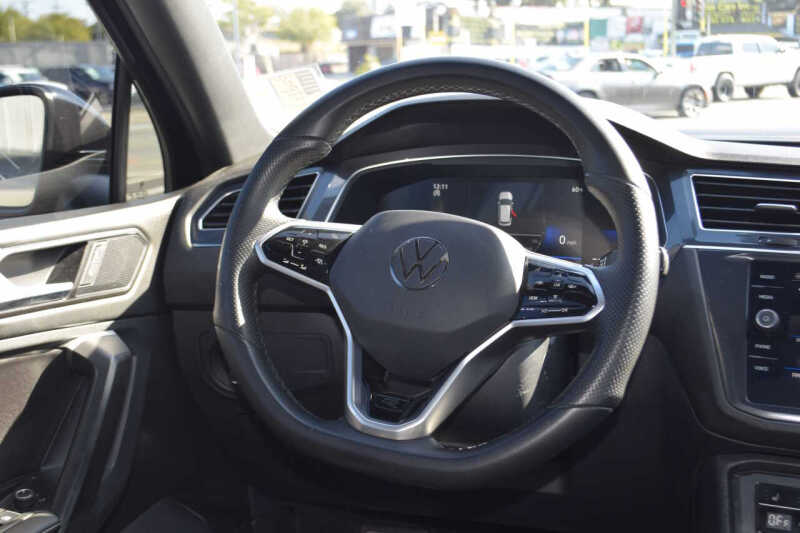 2023 Volkswagen Tiguan SE R-Line Black