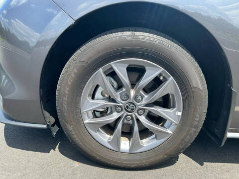 2024 Toyota Sienna LE 8-Passenger