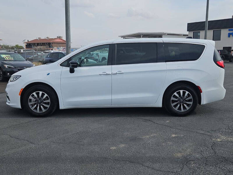 2024 Chrysler Pacifica Plug-In Hybrid Select