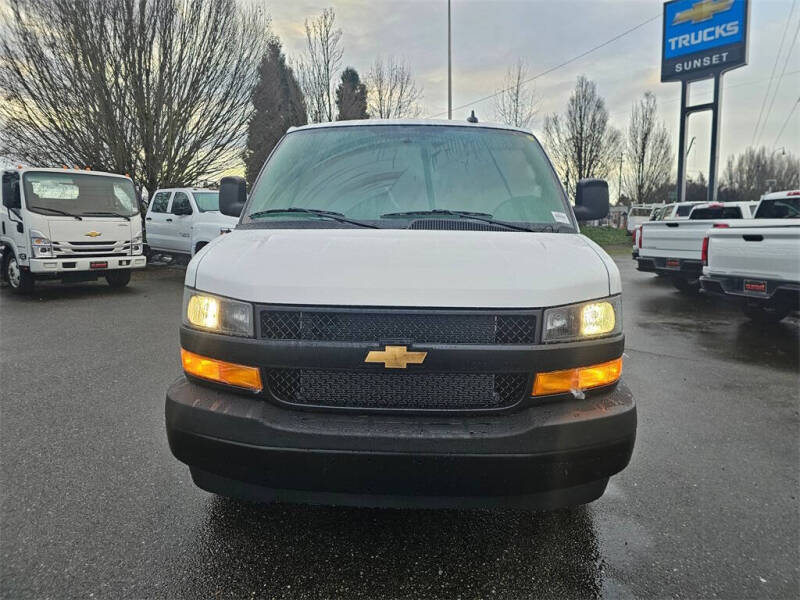 2025 Chevrolet Express 3500