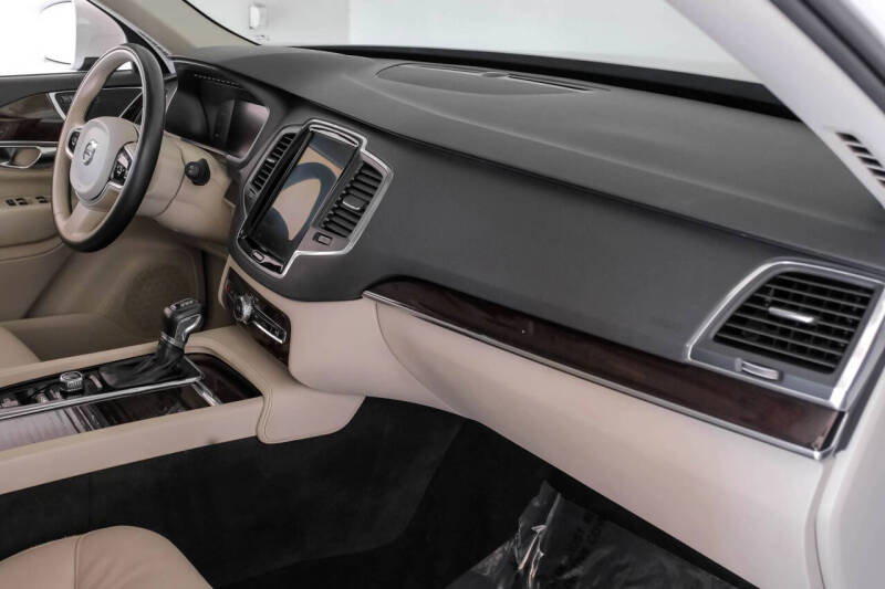 2019 Volvo XC90 T5 Momentum