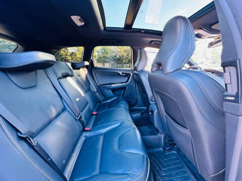 2015 Volvo XC60 T6 R-Design Platinum