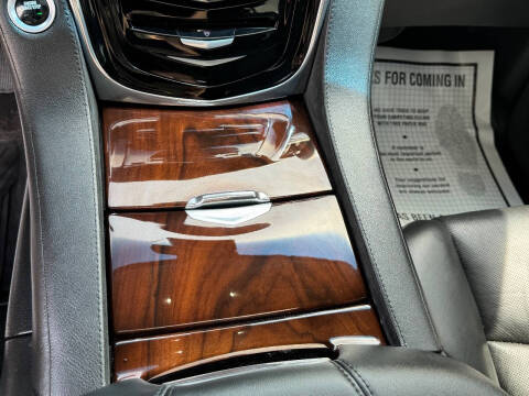 2017 Cadillac Escalade Luxury