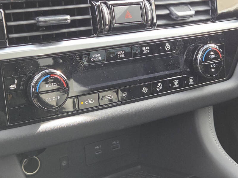 2025 Nissan Pathfinder SL