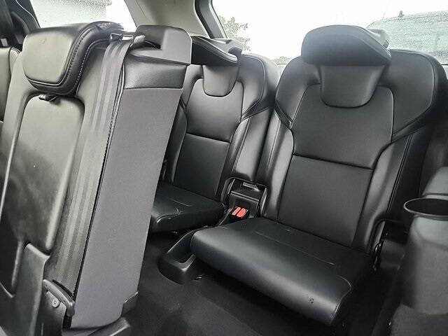 2022 Volvo XC90 T5 Momentum