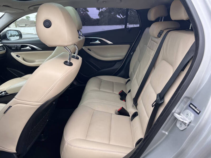 2018 Infiniti QX30 Premium