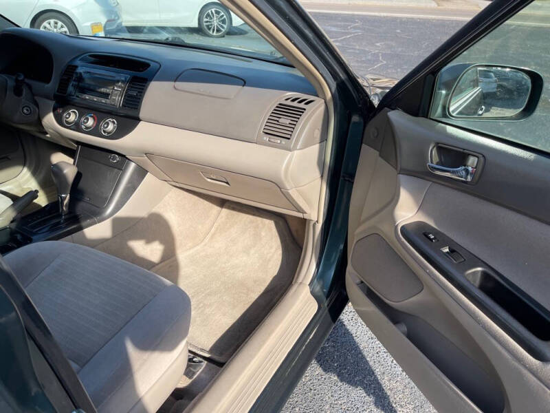 2005 Toyota Camry LE