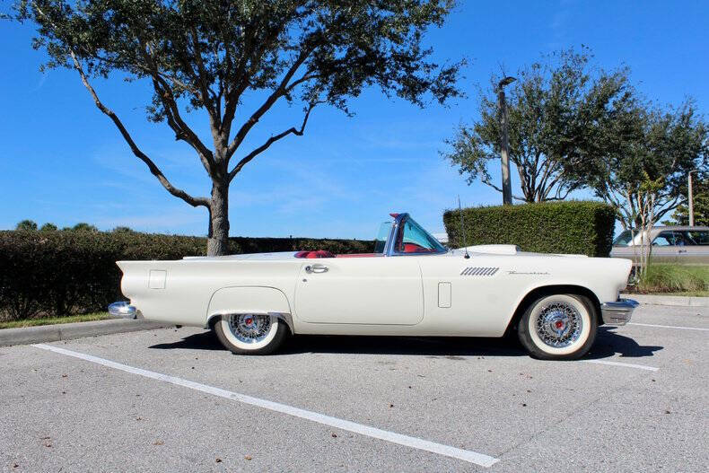 1957 Ford Thunderbird