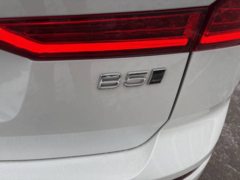 2025 Volvo XC60 B5 Plus Dark Theme