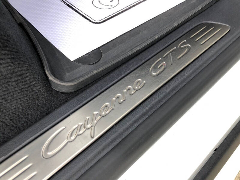 2013 Porsche Cayenne GTS