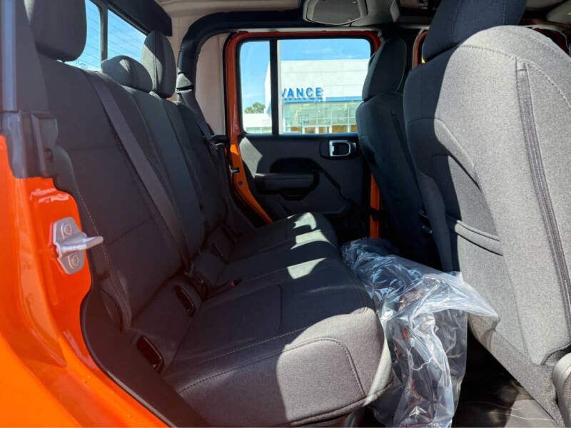 2025 Jeep Gladiator Sport